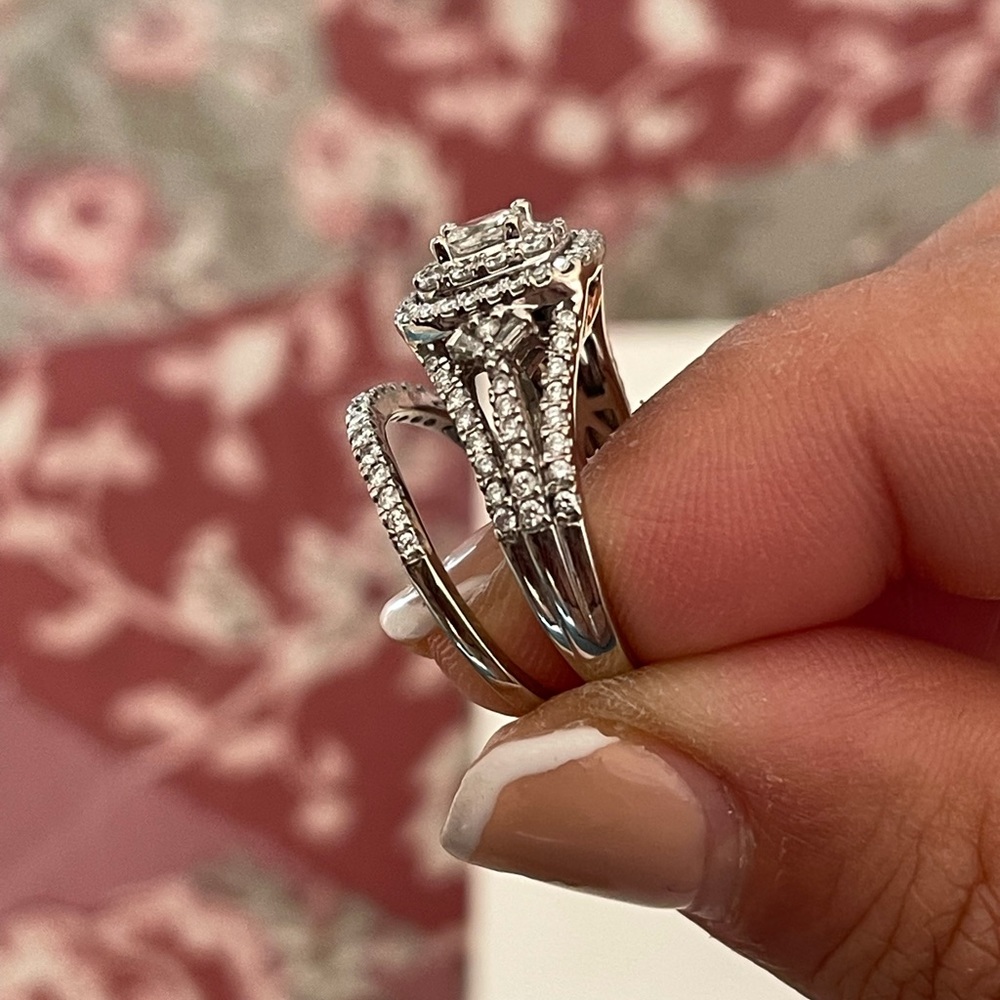 WEDDING RING SET - Picture 12 of 16